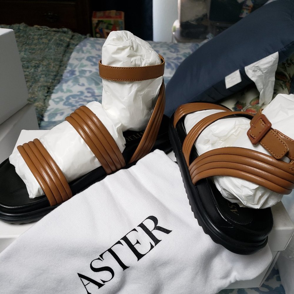 NIB Cowhide Leather Aster Strappy Sandals Molded Footbed Brazil
